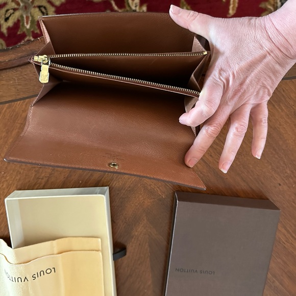 Authentic Louis Vuitton Sarah Wallet EUC - Picture 5 of 11